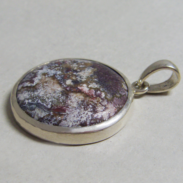 (p1238)Silver pendant with polished stone.